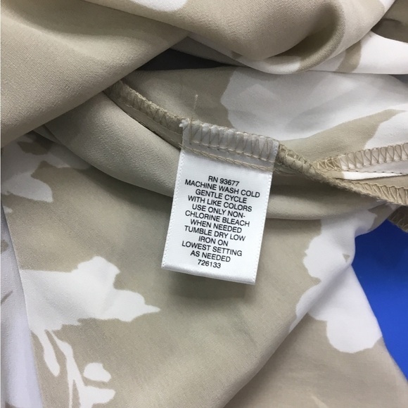 Liz Claiborne Large tan and white belted sleeveless top - Picture 8 of 14